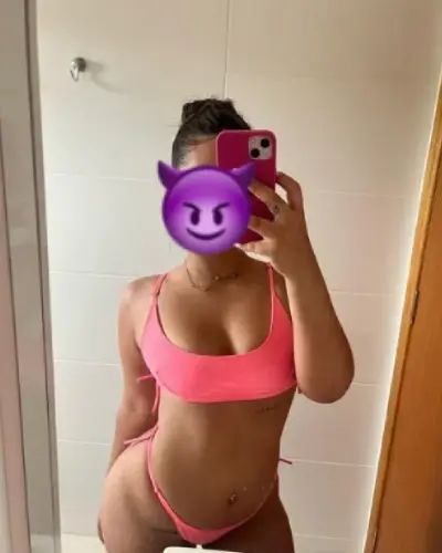 Slim Latina brunette in Washington